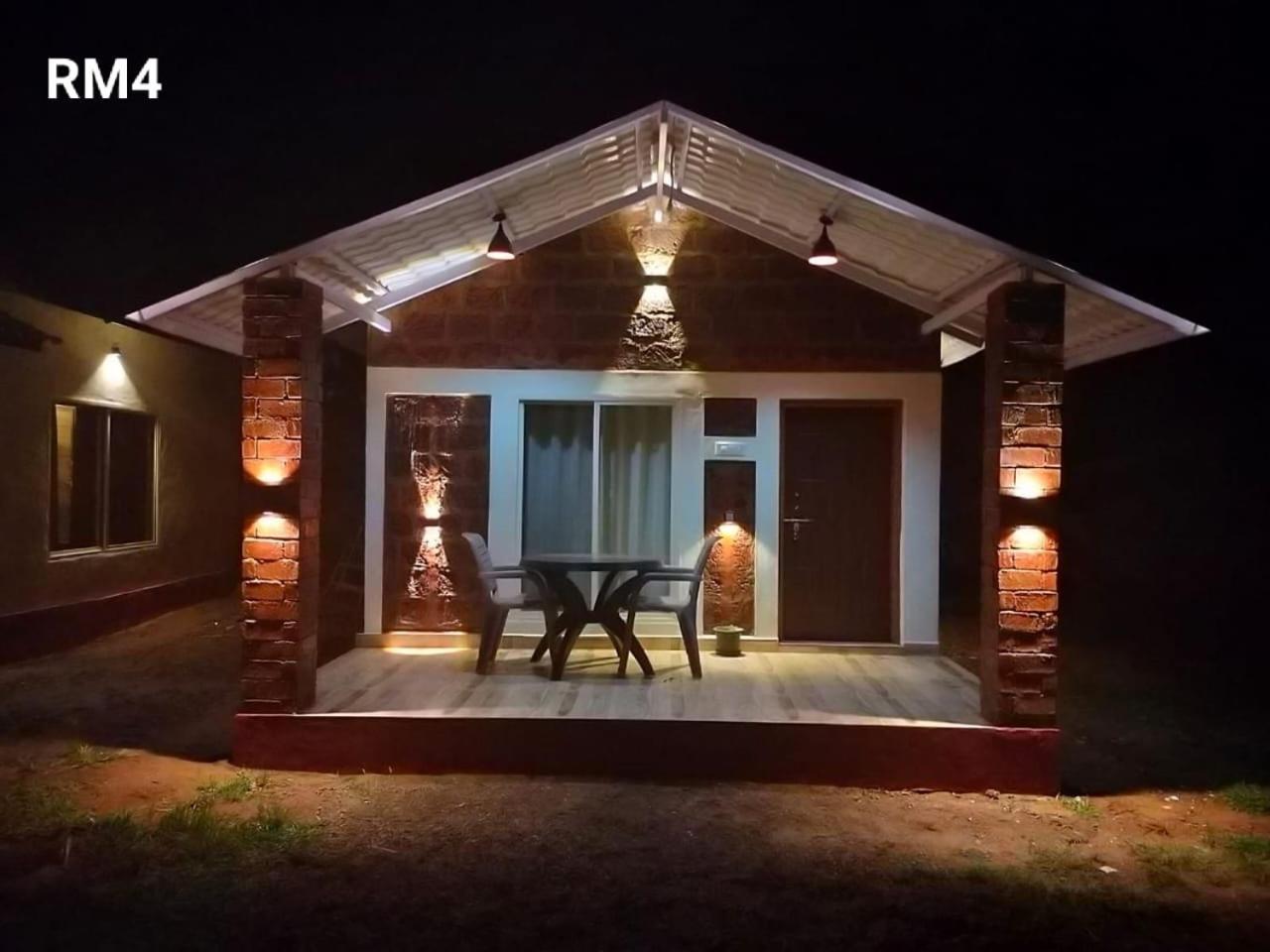 Riverstone Riverfront Stay 고카르나 객실 사진